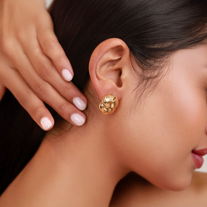 Bun Swirls studs