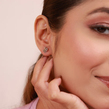 Clover studs