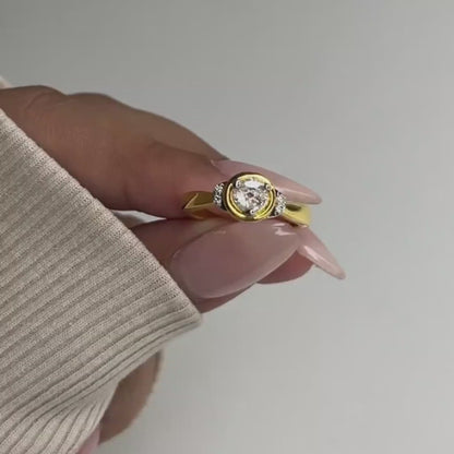 Ara Moissanite Ring
