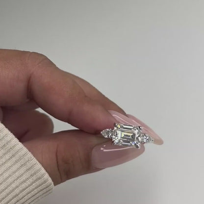 Maja Moissanite Ring